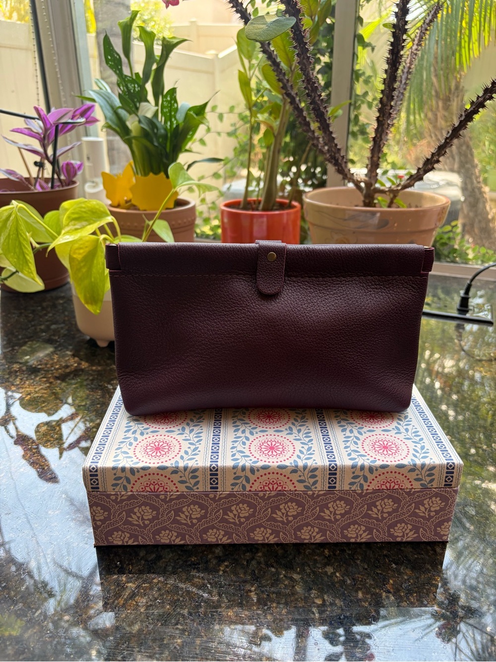 Portland Leather Plum Famed Frame Pouch - Picture 3 of 9